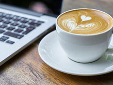 Eine Tasse Kaffe bekommt man auch im Reisebüro Ihr Reisezentrum aus Ahrensburg