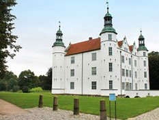 Schloss Ahrensburg | So findest Du zum Reisebüro Ihr Reisezentrum aus Ahrensburg
